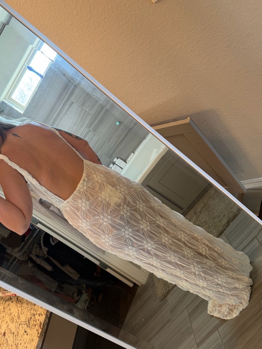 Elegant White Textured Maxi Dress with open back - Picture 3 of 3